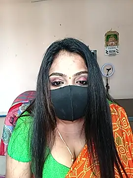 Snapshot of queendivya chatting on May 8, 5:57 am queendivya online show from May 8, 5:57 am