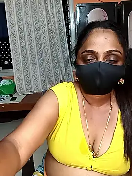 Snapshot of queendivya chatting on May 10, 4:23 pm queendivya online show from May 10, 4:23 pm