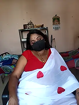 Snapshot of queendivya chatting on May 14, 5:14 am queendivya online show from May 14, 5:14 am