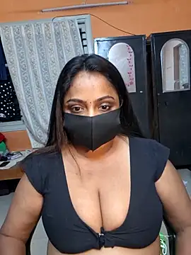Snapshot of queendivya chatting on May 20, 6:03 pm queendivya online show from May 20, 6:03 pm