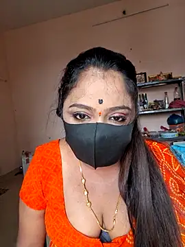 Snapshot of queendivya chatting on May 24, 9:36 am queendivya online show from May 24, 9:36 am