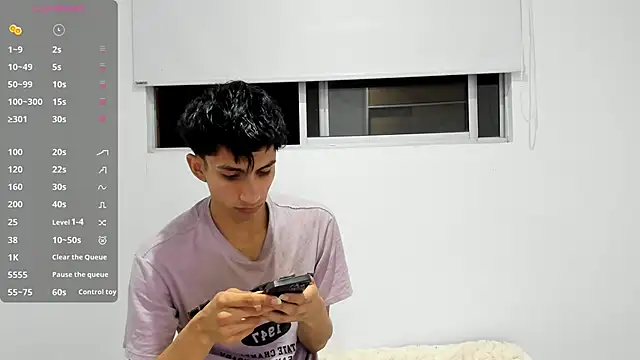 Snapshot of Erick_Velveth chatting on May 19, 4:52 am Erick Velveth online show from May 19, 4:52 am