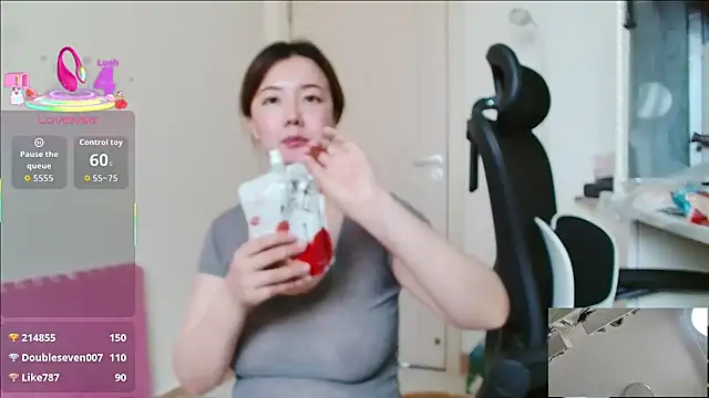 Snapshot of sallycui chatting on June 20, 1:09 am sallycui online show from June 20, 1:09 am
