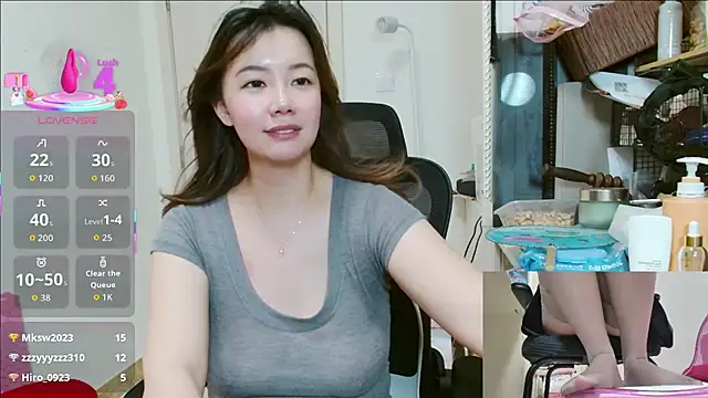 Snapshot of sallycui chatting on July 4, 1:28 pm sallycui online show from July 4, 1:28 pm