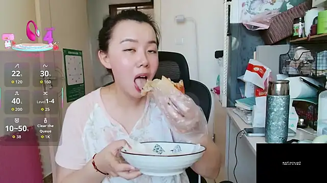 Snapshot of sallycui chatting on August 1, 12:43 am sallycui online show from August 1, 12:43 am