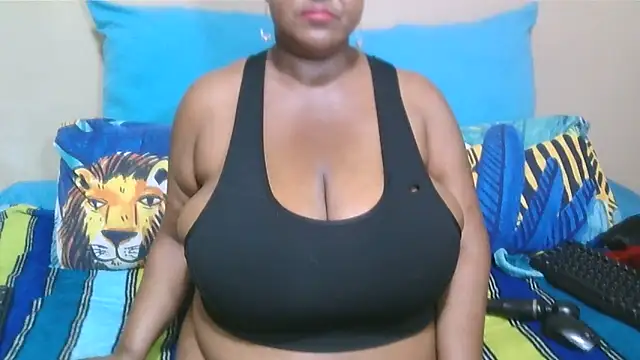 Snapshot of GAIGANTICBOOBS chatting on April 12, 7:52 pm GAIGANTICBOOBS online show from April 12, 7:52 pm