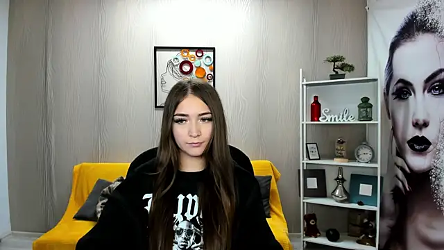 Snapshot of EllaClarke chatting on October 22, 11:43 am EllaClarke online show from October 22, 11:43 am
