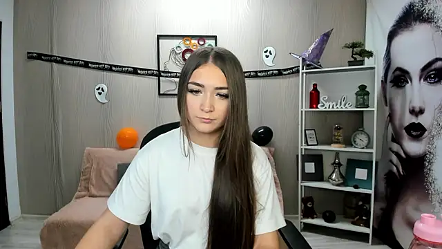 EllaClarke online show from October 31, 12:50 pm