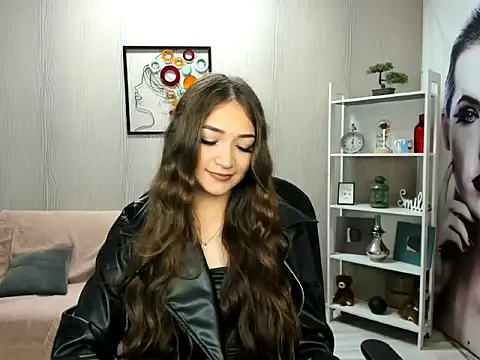 Snapshot of EllaClarke chatting on March 28, 10:26 am EllaClarke online show from March 28, 10:26 am