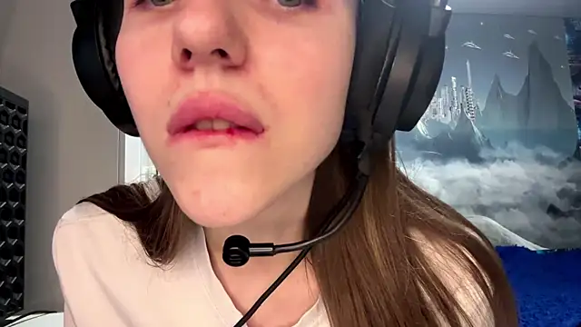 Elira Breeze online show from April 19, 1:54 pm