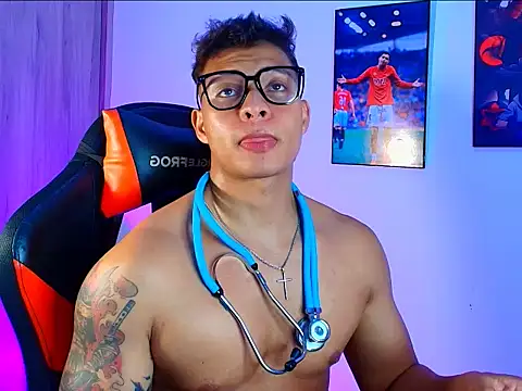 Snapshot of evan_greey chatting on November 3, 4:25 am evan greey online show from November 3, 4:25 am