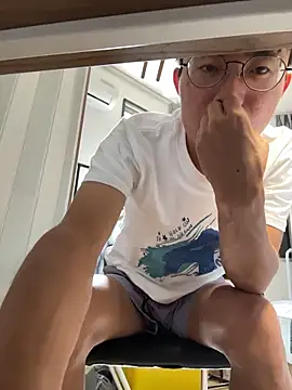 Snapshot of leeyoung_ chatting on October 17, 3:42 am leeyoung  online show from October 17, 3:42 am