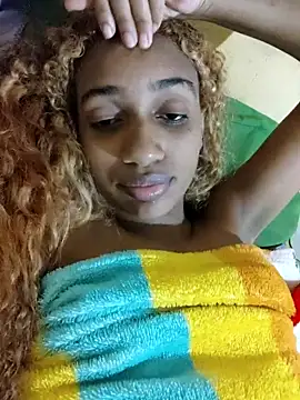 Snapshot of Barbiefox24 chatting on May 17, 7:28 am Barbiefox24 online show from May 17, 7:28 am