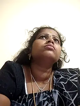 Snapshot of sweetqueen143 chatting on October 9, 4:38 pm sweetqueen143 online show from October 9, 4:38 pm