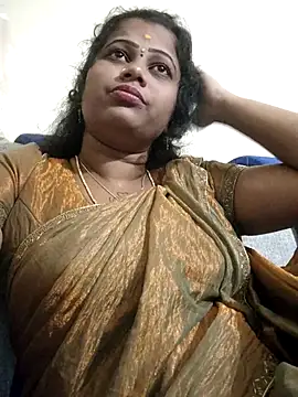 Snapshot of sweetqueen143 chatting on October 13, 4:29 pm sweetqueen143 online show from October 13, 4:29 pm