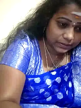 Snapshot of sweetqueen143 chatting on October 14, 5:03 pm sweetqueen143 online show from October 14, 5:03 pm