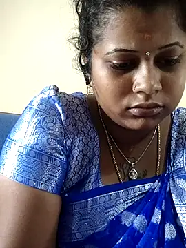 Snapshot of sweetqueen143 chatting on October 15, 5:07 am sweetqueen143 online show from October 15, 5:07 am