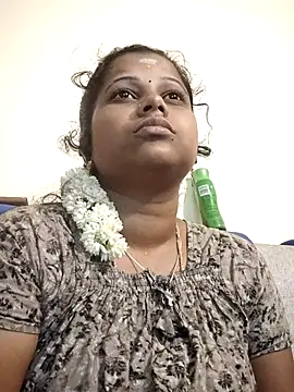 Snapshot of sweetqueen143 chatting on October 15, 5:13 pm sweetqueen143 online show from October 15, 5:13 pm