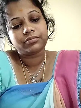 Snapshot of sweetqueen143 chatting on October 17, 5:32 am sweetqueen143 online show from October 17, 5:32 am