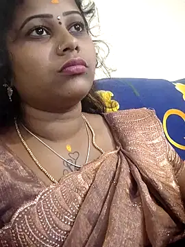 Snapshot of sweetqueen143 chatting on October 21, 2:18 pm sweetqueen143 online show from October 21, 2:18 pm