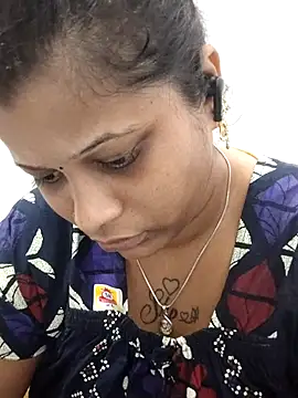 sweetqueen143 online show from March 29, 5:18 am