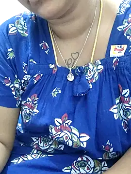 sweetqueen143 online show from April 7, 6:36 am