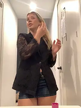 Bellablows online show from October 9, 3:21 pm