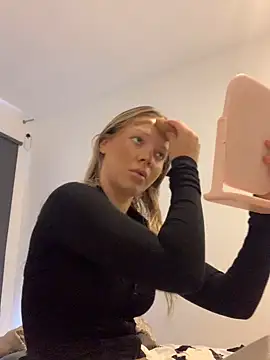 Bellablows online show from October 11, 2:37 pm