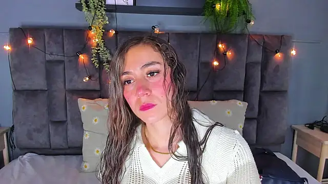 Snapshot of MyApril__ chatting on March 25, 12:44 pm MyApril online show from March 25, 12:44 pm