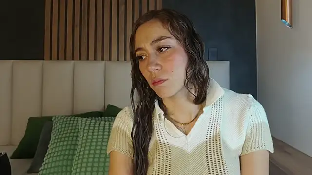 Snapshot of MyApril__ chatting on March 31, 12:05 pm MyApril online show from March 31, 12:05 pm