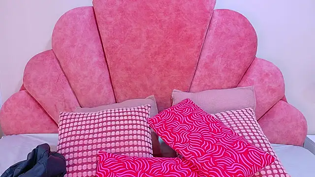 Snapshot of MyApril__ chatting on April 10, 12:32 pm MyApril online show from April 10, 12:32 pm