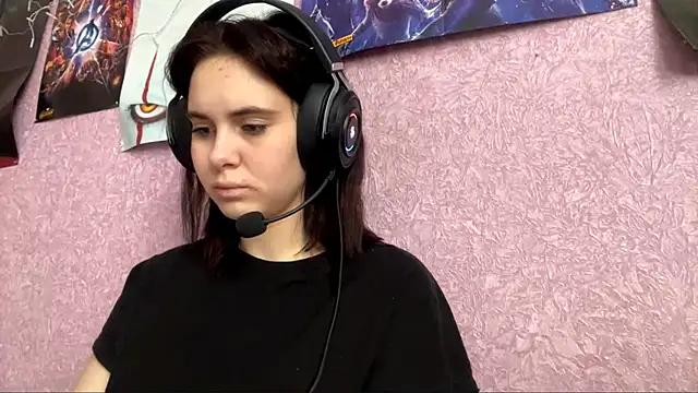 Snapshot of MollyPartey chatting on September 27, 7:24 am MollyPartey online show from September 27, 7:24 am