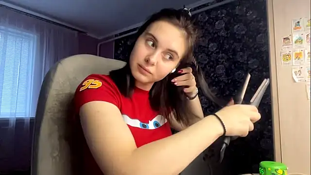 Snapshot of MollyPartey chatting on October 5, 8:56 am MollyPartey online show from October 5, 8:56 am