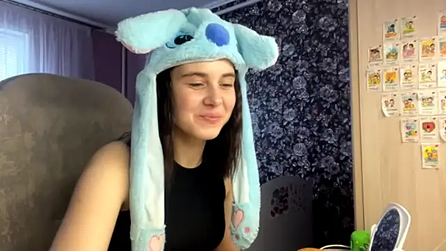 Snapshot of MollyPartey chatting on October 8, 10:24 am MollyPartey online show from October 8, 10:24 am