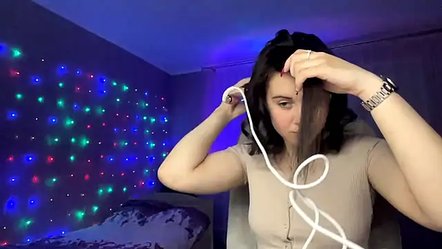 Snapshot of MollyPartey chatting on October 12, 3:55 pm MollyPartey online show from October 12, 3:55 pm