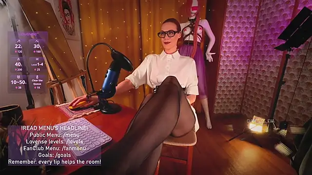 Snapshot of Giantess_Eva chatting on May 15, 6:26 pm Giantess Eva online show from May 15, 6:26 pm