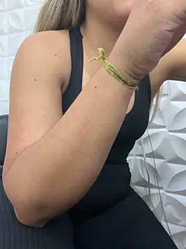 Valeriacris online show from April 29, 2:54 pm