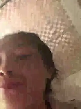 Snapshot of Halyy_xx chatting on October 4, 1:25 am Halyy xx online show from October 4, 1:25 am