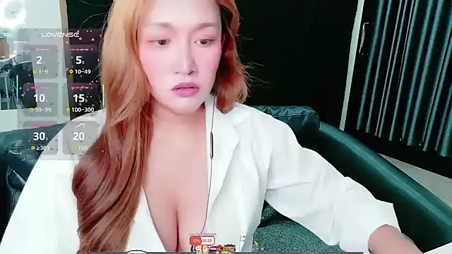 Snapshot of Lalacream12 chatting on May 2, 5:40 pm Lalacream12 online show from May 2, 5:40 pm