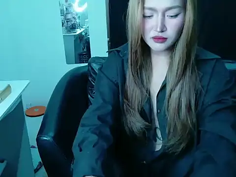 Snapshot of Lalacream12 chatting on June 14, 10:17 am Lalacream12 online show from June 14, 10:17 am