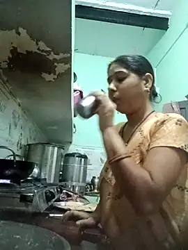 Cute-Charvii online show from April 3, 1:03 am