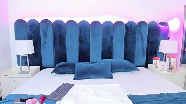 VanessaParis   online show from November 5, 9:26 pm