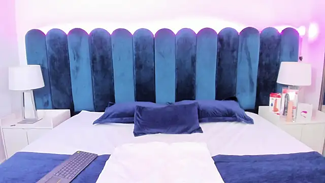 VanessaParis   online show from November 7, 9:04 pm