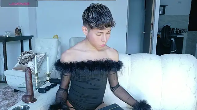 Little liam online show from February 13, 8:49 pm