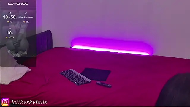 lettheskyfallx online show from November 16, 12:38 am