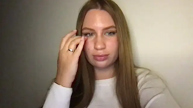 Snapshot of goodgirl2332 chatting on September 23, 8:56 pm goodgirl2332 online show from September 23, 8:56 pm