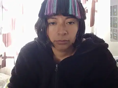 Snapshot of Acelinrose chatting on April 18, 9:15 pm Acelinrose online show from April 18, 9:15 pm