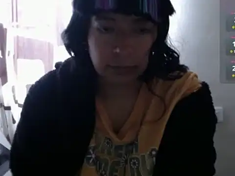 Snapshot of Acelinrose chatting on April 20, 11:57 am Acelinrose online show from April 20, 11:57 am