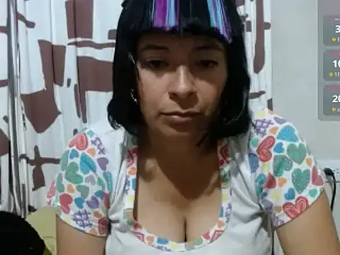 Snapshot of Acelinrose chatting on May 17, 11:23 pm Acelinrose online show from May 17, 11:23 pm
