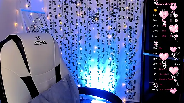 LinaBlossom  online show from April 9, 6:19 am